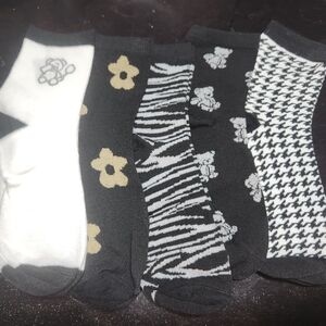 Stylish Black and White Patterned Socks - 5 Pairs